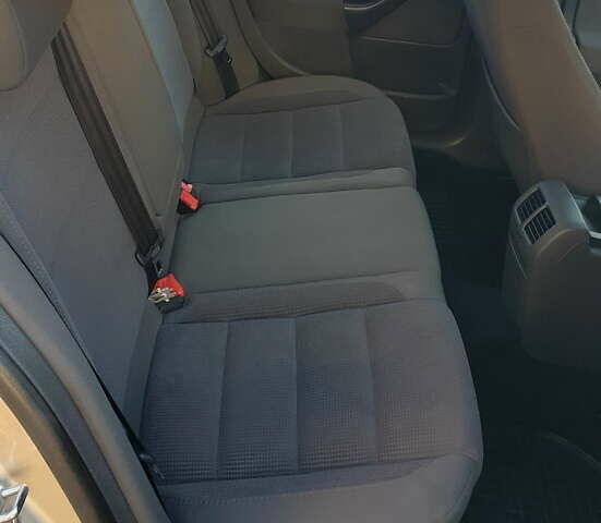 Желтый Фольксваген Гольф, объемом двигателя 1.6 л и пробегом 216 тыс. км за 6650 $, фото 15 на Automoto.ua