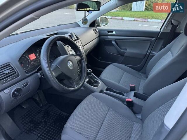 Жовтий Фольксваген Гольф, об'ємом двигуна 1.6 л та пробігом 210 тис. км за 6500 $, фото 17 на Automoto.ua