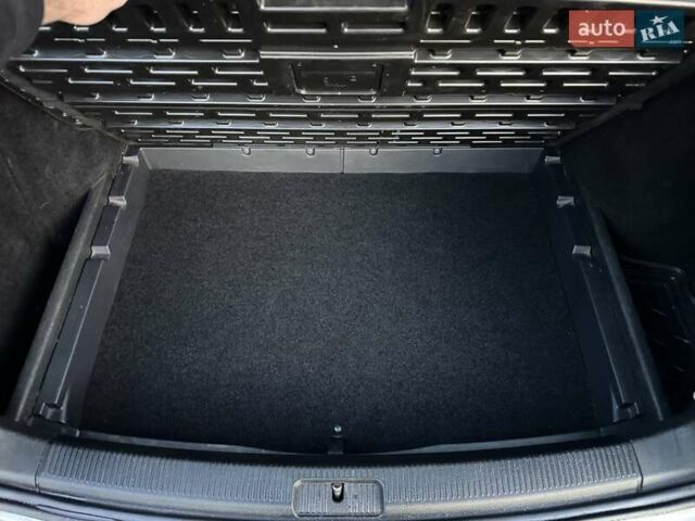 Жовтий Фольксваген Гольф, об'ємом двигуна 1.6 л та пробігом 210 тис. км за 6500 $, фото 27 на Automoto.ua