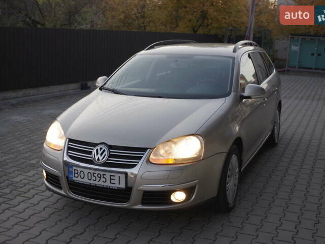 Желтый Фольксваген Гольф, объемом двигателя 1.6 л и пробегом 216 тыс. км за 6650 $, фото 6 на Automoto.ua