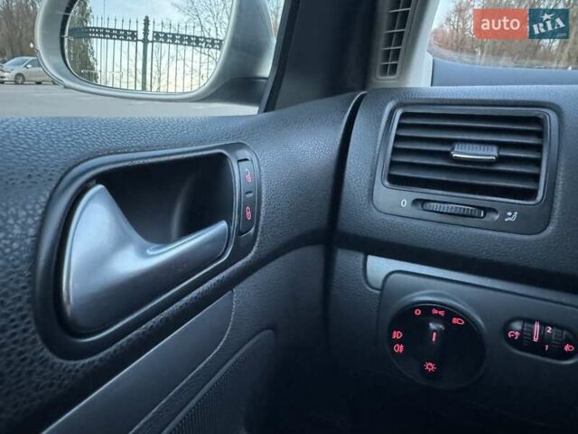 Жовтий Фольксваген Гольф, об'ємом двигуна 1.6 л та пробігом 210 тис. км за 6500 $, фото 19 на Automoto.ua