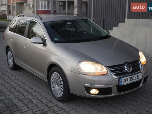 Желтый Фольксваген Гольф, объемом двигателя 1.6 л и пробегом 216 тыс. км за 6650 $, фото 7 на Automoto.ua