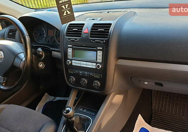 Желтый Фольксваген Гольф, объемом двигателя 1.6 л и пробегом 216 тыс. км за 6650 $, фото 1 на Automoto.ua