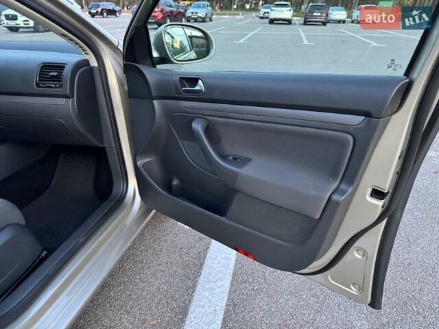 Желтый Фольксваген Гольф, объемом двигателя 1.6 л и пробегом 210 тыс. км за 5800 $, фото 11 на Automoto.ua