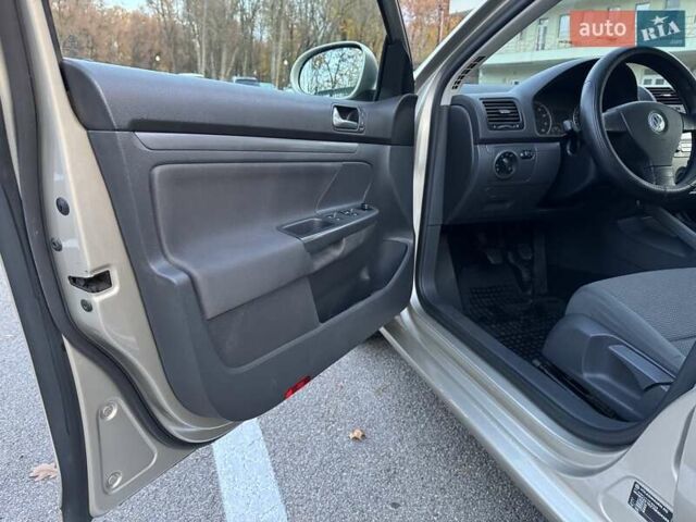 Жовтий Фольксваген Гольф, об'ємом двигуна 1.6 л та пробігом 210 тис. км за 6500 $, фото 15 на Automoto.ua