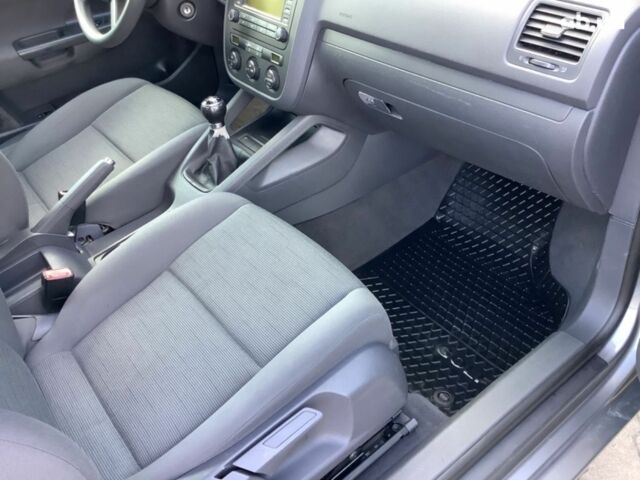 Серый Фольксваген Гольф, объемом двигателя 0 л и пробегом 167 тыс. км за 1200 $, фото 6 на Automoto.ua