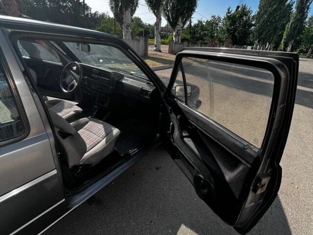 Серый Фольксваген Гольф, объемом двигателя 1.6 л и пробегом 230 тыс. км за 1426 $, фото 8 на Automoto.ua