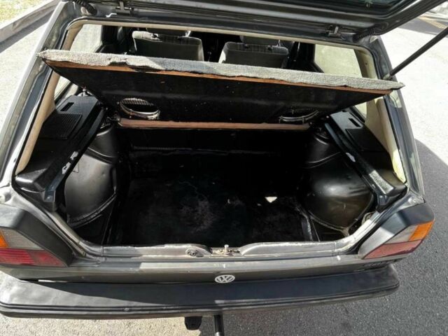 Серый Фольксваген Гольф, объемом двигателя 1.6 л и пробегом 230 тыс. км за 1426 $, фото 4 на Automoto.ua