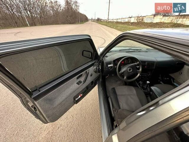 Серый Фольксваген Гольф, объемом двигателя 1.9 л и пробегом 320 тыс. км за 5200 $, фото 11 на Automoto.ua