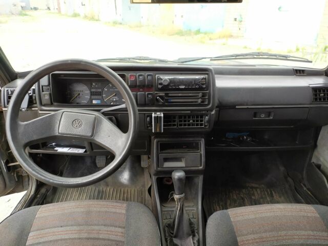 Серый Фольксваген Гольф, объемом двигателя 1.6 л и пробегом 300 тыс. км за 1600 $, фото 7 на Automoto.ua