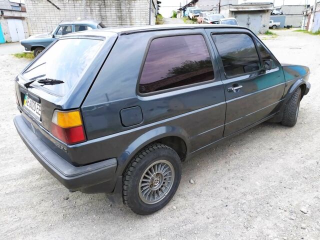 Серый Фольксваген Гольф, объемом двигателя 1.6 л и пробегом 300 тыс. км за 1600 $, фото 3 на Automoto.ua