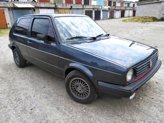 Серый Фольксваген Гольф, объемом двигателя 1.6 л и пробегом 300 тыс. км за 1600 $, фото 1 на Automoto.ua