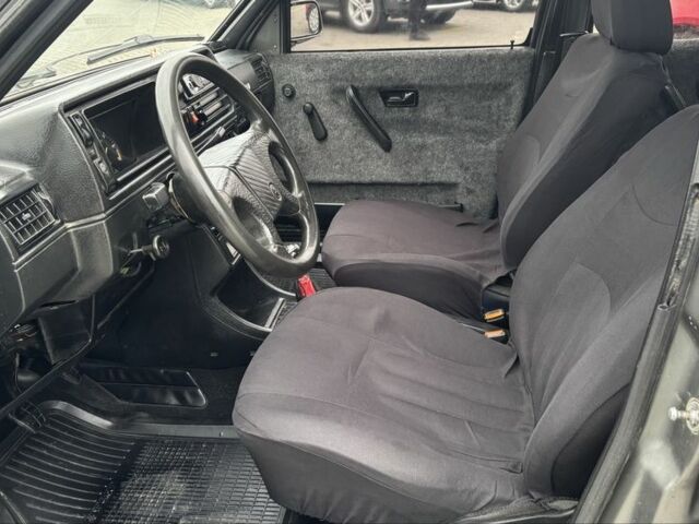 Серый Фольксваген Гольф, объемом двигателя 1.6 л и пробегом 350 тыс. км за 1350 $, фото 5 на Automoto.ua