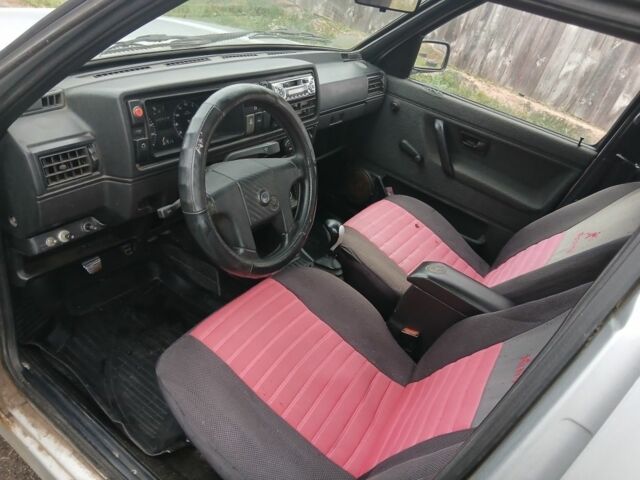 Серый Фольксваген Гольф, объемом двигателя 1.6 л и пробегом 357 тыс. км за 1000 $, фото 6 на Automoto.ua