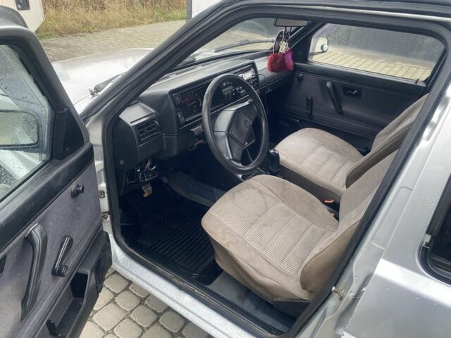 Серый Фольксваген Гольф, объемом двигателя 1.8 л и пробегом 361 тыс. км за 999 $, фото 9 на Automoto.ua