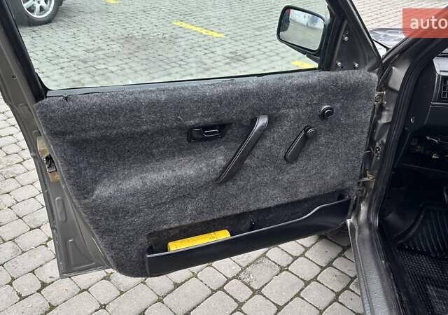 Серый Фольксваген Гольф, объемом двигателя 1.6 л и пробегом 381 тыс. км за 1300 $, фото 2 на Automoto.ua