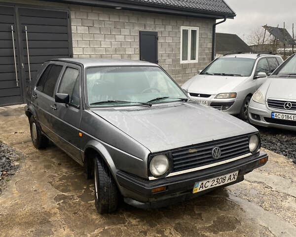 Серый Фольксваген Гольф, объемом двигателя 1.6 л и пробегом 328 тыс. км за 850 $, фото 2 на Automoto.ua