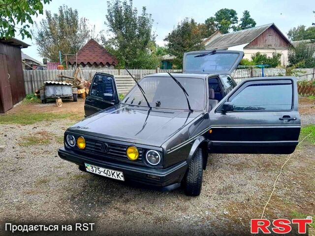 Серый Фольксваген Гольф, объемом двигателя 1.6 л и пробегом 361 тыс. км за 2000 $, фото 3 на Automoto.ua