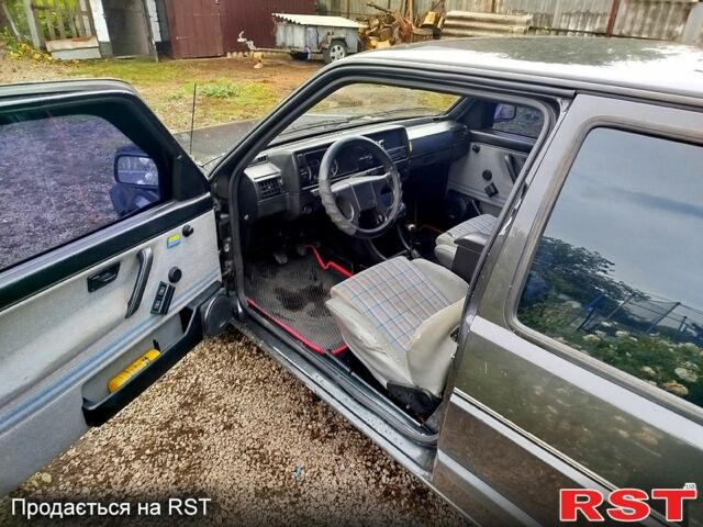 Серый Фольксваген Гольф, объемом двигателя 1.6 л и пробегом 361 тыс. км за 2000 $, фото 2 на Automoto.ua