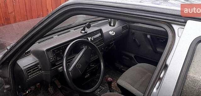 Серый Фольксваген Гольф, объемом двигателя 1.3 л и пробегом 295 тыс. км за 1000 $, фото 3 на Automoto.ua