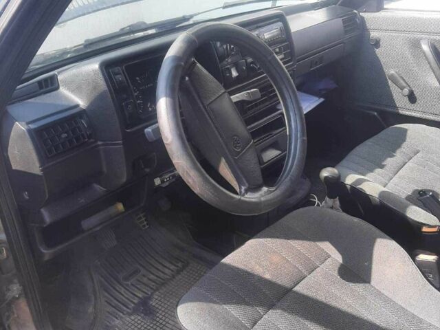 Серый Фольксваген Гольф, объемом двигателя 1.3 л и пробегом 280 тыс. км за 1200 $, фото 2 на Automoto.ua