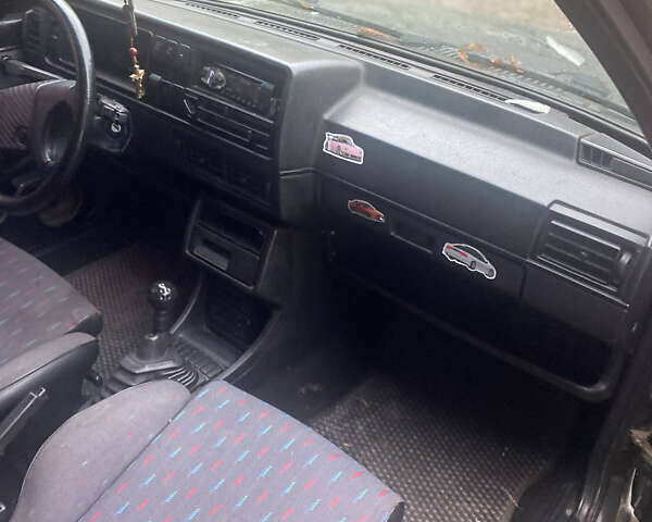 Сірий Фольксваген Гольф, об'ємом двигуна 1.6 л та пробігом 350 тис. км за 1100 $, фото 12 на Automoto.ua