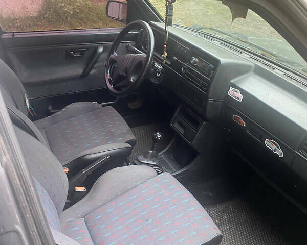 Сірий Фольксваген Гольф, об'ємом двигуна 1.6 л та пробігом 350 тис. км за 1100 $, фото 14 на Automoto.ua