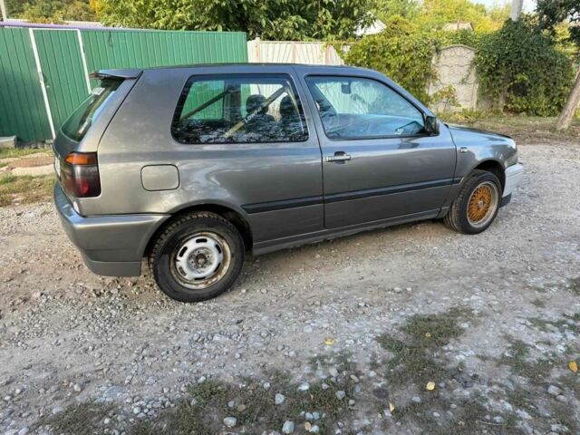 Серый Фольксваген Гольф, объемом двигателя 1.8 л и пробегом 200 тыс. км за 1300 $, фото 6 на Automoto.ua