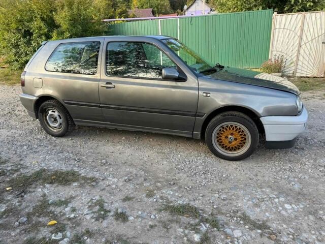 Серый Фольксваген Гольф, объемом двигателя 1.8 л и пробегом 200 тыс. км за 1300 $, фото 3 на Automoto.ua