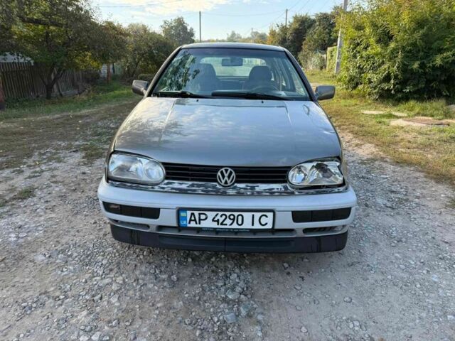 Серый Фольксваген Гольф, объемом двигателя 1.8 л и пробегом 200 тыс. км за 1300 $, фото 9 на Automoto.ua