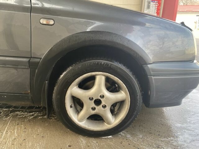 Серый Фольксваген Гольф, объемом двигателя 1.9 л и пробегом 170 тыс. км за 2400 $, фото 7 на Automoto.ua