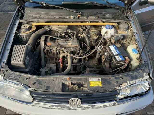 Серый Фольксваген Гольф, объемом двигателя 1.8 л и пробегом 200 тыс. км за 1300 $, фото 1 на Automoto.ua