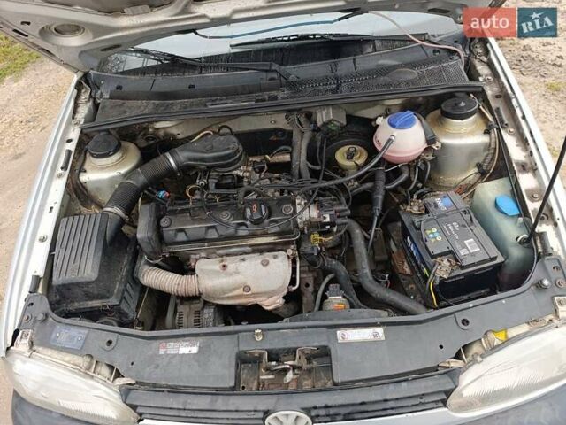 Сірий Фольксваген Гольф, об'ємом двигуна 1.6 л та пробігом 350 тис. км за 2000 $, фото 14 на Automoto.ua