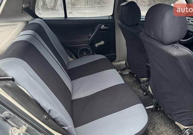 Серый Фольксваген Гольф, объемом двигателя 1.39 л и пробегом 183 тыс. км за 2000 $, фото 3 на Automoto.ua