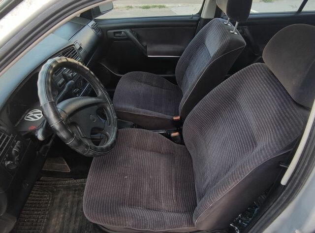 Фольксваген Гольф 1994 у Рівному на Automoto.ua Сірий Фольксваген Гольф, об'ємом двигуна 0 л та пробігом 279 тис. км за 2500 $, фото 6 на Automoto.ua