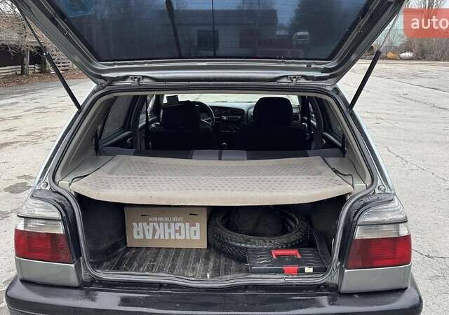 Серый Фольксваген Гольф, объемом двигателя 1.39 л и пробегом 183 тыс. км за 2000 $, фото 5 на Automoto.ua