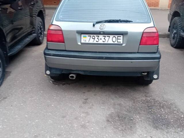 Серый Фольксваген Гольф, объемом двигателя 1.6 л и пробегом 160 тыс. км за 2500 $, фото 2 на Automoto.ua