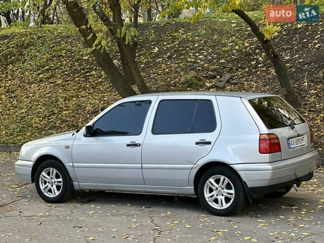 Серый Фольксваген Гольф, объемом двигателя 1.6 л и пробегом 200 тыс. км за 2500 $, фото 1 на Automoto.ua