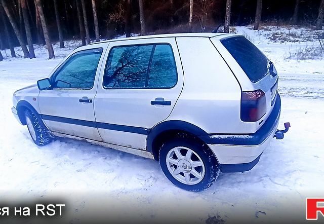 Серый Фольксваген Гольф, объемом двигателя 1.8 л и пробегом 200 тыс. км за 2100 $, фото 3 на Automoto.ua