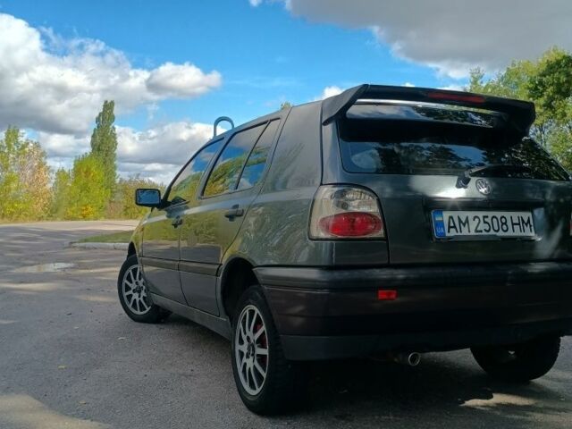 Сірий Фольксваген Гольф, об'ємом двигуна 1.4 л та пробігом 150 тис. км за 1600 $, фото 1 на Automoto.ua