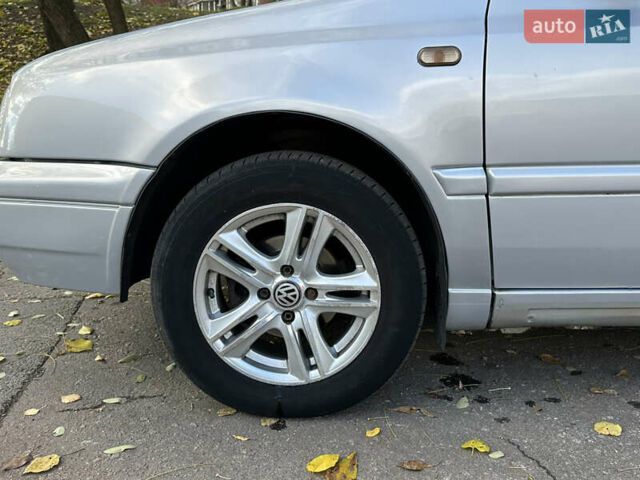 Серый Фольксваген Гольф, объемом двигателя 1.6 л и пробегом 200 тыс. км за 2500 $, фото 9 на Automoto.ua