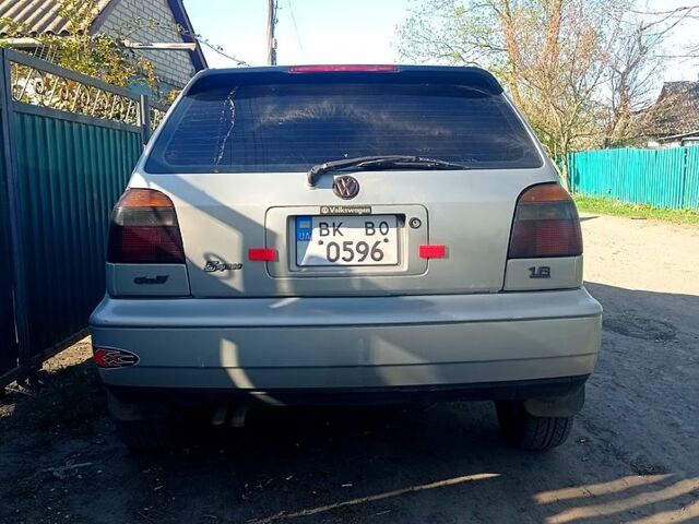 Серый Фольксваген Гольф, объемом двигателя 1.8 л и пробегом 300 тыс. км за 2300 $, фото 1 на Automoto.ua