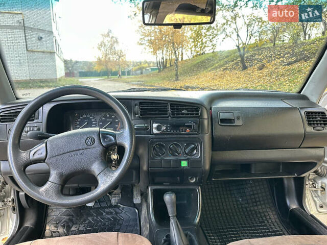 Серый Фольксваген Гольф, объемом двигателя 1.6 л и пробегом 200 тыс. км за 2500 $, фото 16 на Automoto.ua