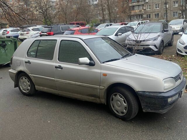 Серый Фольксваген Гольф, объемом двигателя 1.8 л и пробегом 100 тыс. км за 1700 $, фото 3 на Automoto.ua