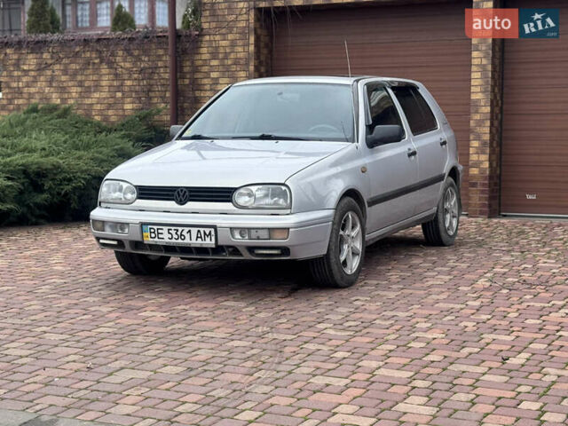 Серый Фольксваген Гольф, объемом двигателя 1.4 л и пробегом 228 тыс. км за 2100 $, фото 2 на Automoto.ua