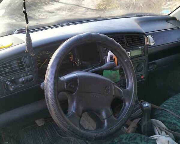 Серый Фольксваген Гольф, объемом двигателя 1.6 л и пробегом 300 тыс. км за 2365 $, фото 3 на Automoto.ua