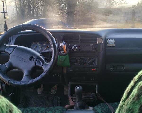 Серый Фольксваген Гольф, объемом двигателя 1.6 л и пробегом 300 тыс. км за 2365 $, фото 4 на Automoto.ua