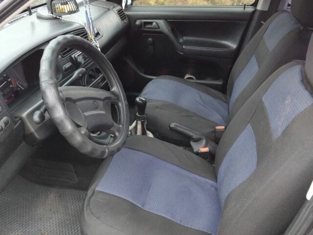 Серый Фольксваген Гольф, объемом двигателя 1.8 л и пробегом 310 тыс. км за 2300 $, фото 6 на Automoto.ua