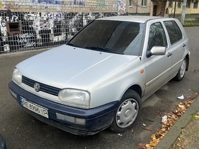 Серый Фольксваген Гольф, объемом двигателя 1.8 л и пробегом 100 тыс. км за 1700 $, фото 1 на Automoto.ua