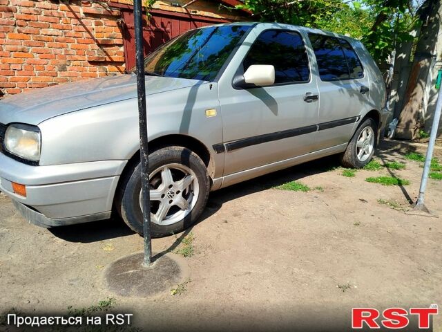 Серый Фольксваген Гольф, объемом двигателя 1.8 л и пробегом 300 тыс. км за 2300 $, фото 2 на Automoto.ua